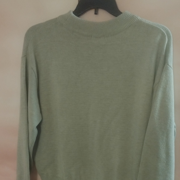 Pale Green H&M Sweater size Large - Picture 2 of 4